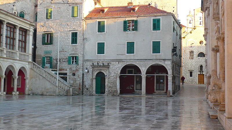 Sightseeing stop in Šibenik (Sibenik), Croatia for your private car transfer Dubrovnik > Novalja | Monterrasol Transfers