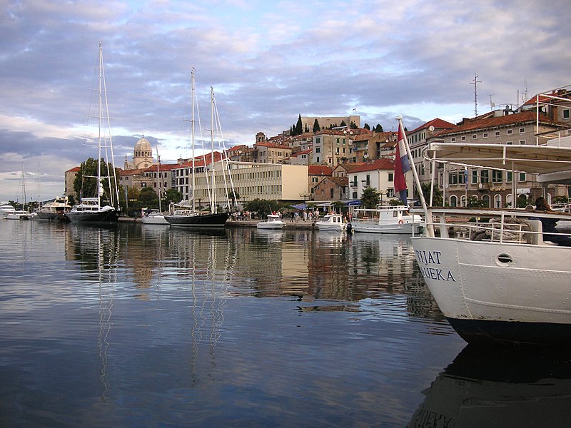 Sightseeing stop in Šibenik (Sibenik), Croatia for your private car transfer Novalja > Dubrovnik | Monterrasol Transfers