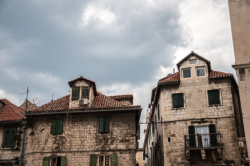 Sightseeing stop in Split, Croatia for your private car transfer Trogir > Dubrovnik | Monterrasol Transfers