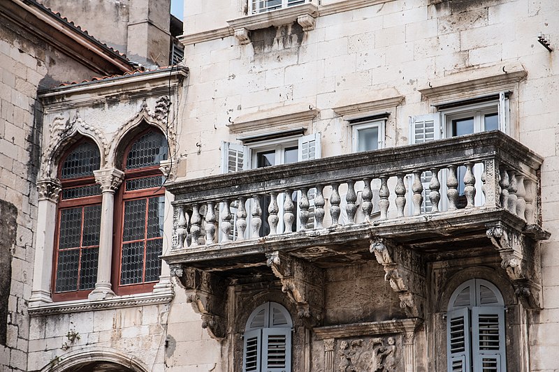 Sightseeing stop in Split, Croatia for your private car transfer Jajce > Trogir | Monterrasol Transfers