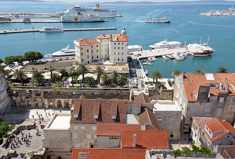 Sightseeing stop in Split, Croatia for your private car transfer Sibenik > Dubrovnik | Monterrasol Transfers