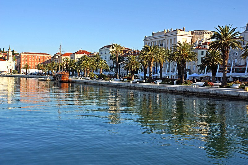 Sightseeing stop in Split, Croatia for your private car transfer Jajce > Trogir | Monterrasol Transfers