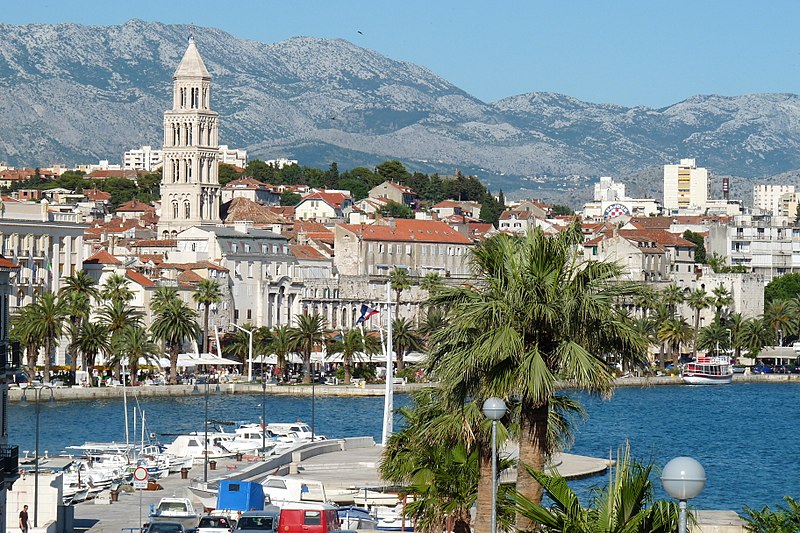 Sightseeing stop in Split, Croatia for your private car transfer Sibenik > Dubrovnik | Monterrasol Transfers
