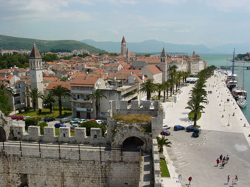 Sightseeing stop in Trogir, Croatia for your private car transfer Plitvice lakes > Dubrovnik | Monterrasol Transfers