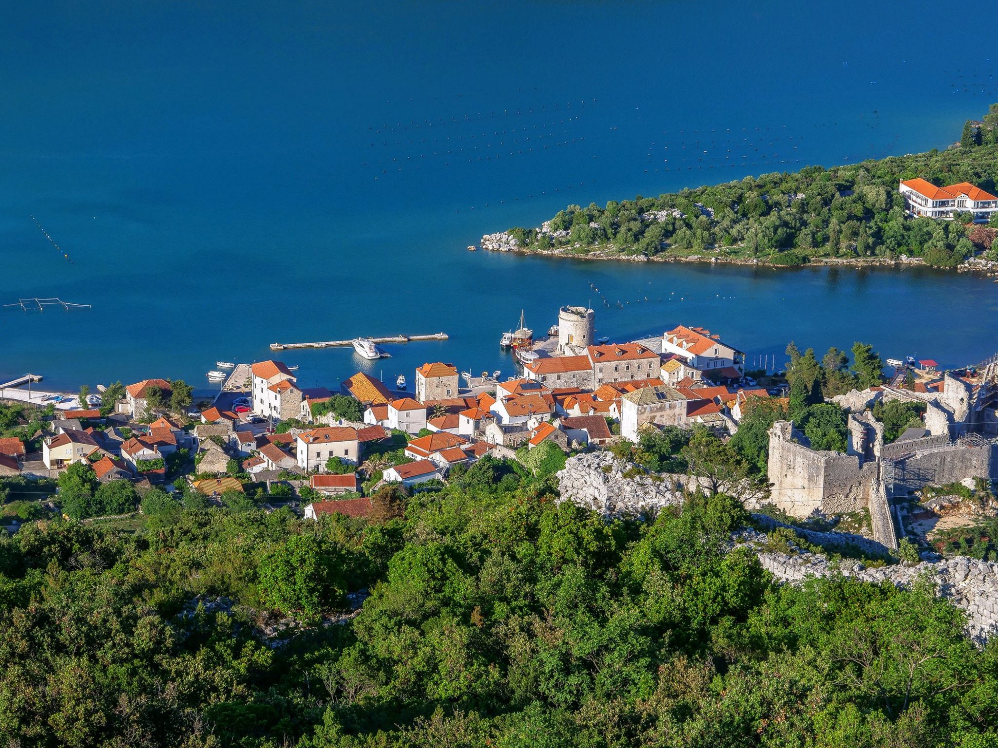 Sightseeing stop in Ston, Croatia for your private car transfer Baska Voda > Dubrovnik airport | Monterrasol Transfers