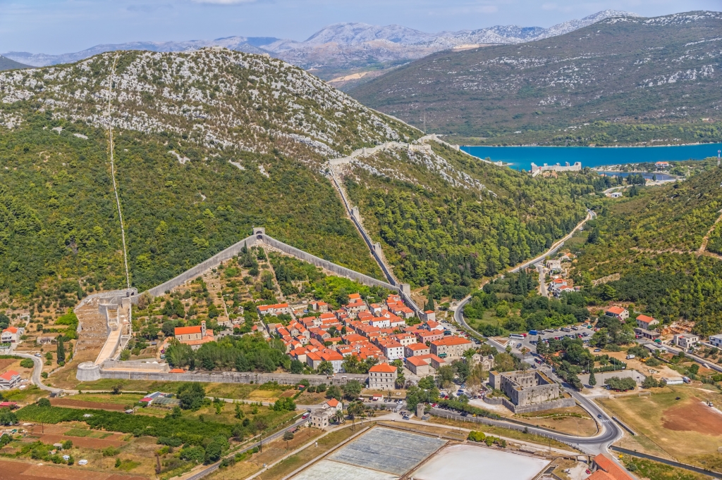 Sightseeing stop in Ston, Croatia for your private car transfer Novalja > Dubrovnik | Monterrasol Transfers