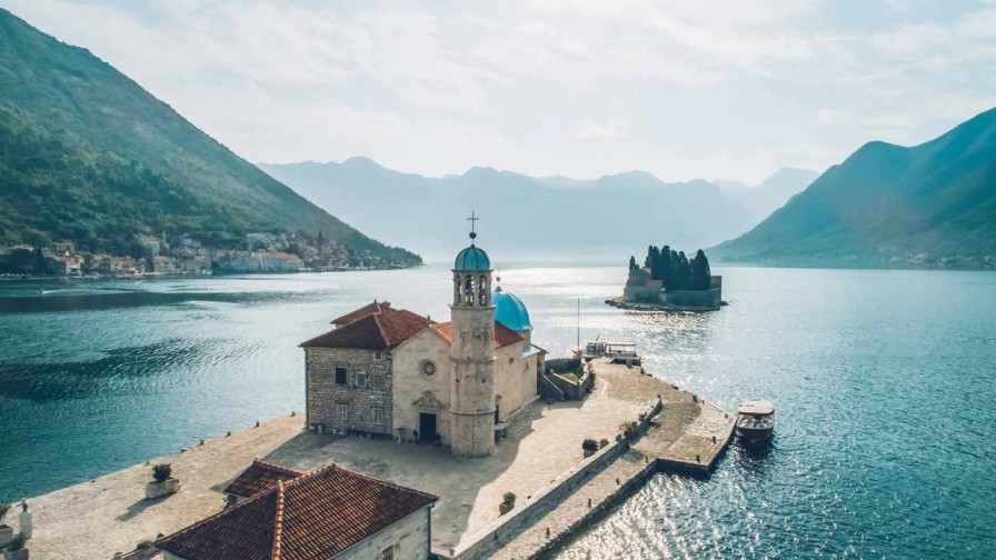 Sightseeing stop in Perast, Montenegro for your private car transfer Kotor > Vjetrenica cave | Monterrasol Transfers