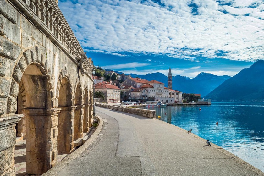 Sightseeing stop in Perast, Montenegro for your private car transfer Kotor > Stolac | Monterrasol Transfers