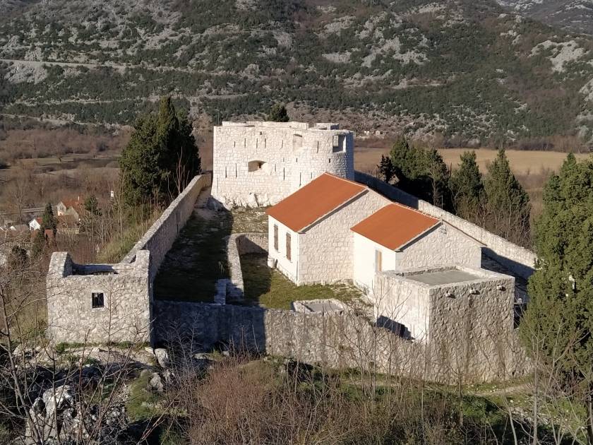 Sightseeing stop in Besac, Montenegro for your private car transfer Budva > Belgrade | Monterrasol Transfers