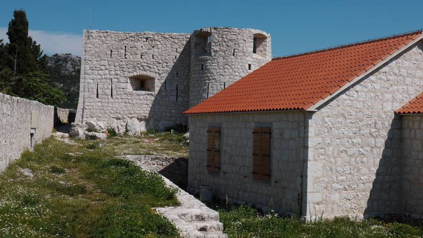 Sightseeing stop in Besac, Montenegro for your private car transfer Podgorica airport > Portonovi | Monterrasol Transfers