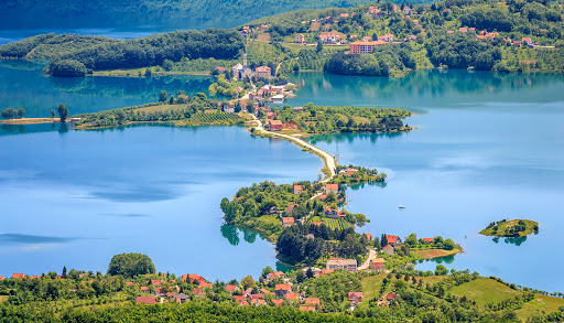 Sightseeing stop in Šćit (Scit), Bosnia-Herzegovina for your private car transfer Budva > Travnik | Monterrasol Transfers