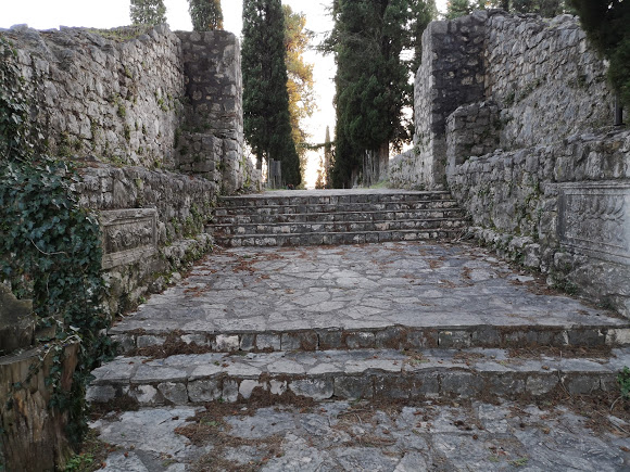 Sightseeing stop in Mogorjelo, Bosnia-Herzegovina for your private car transfer Budva > Banja Luka | Monterrasol Transfers