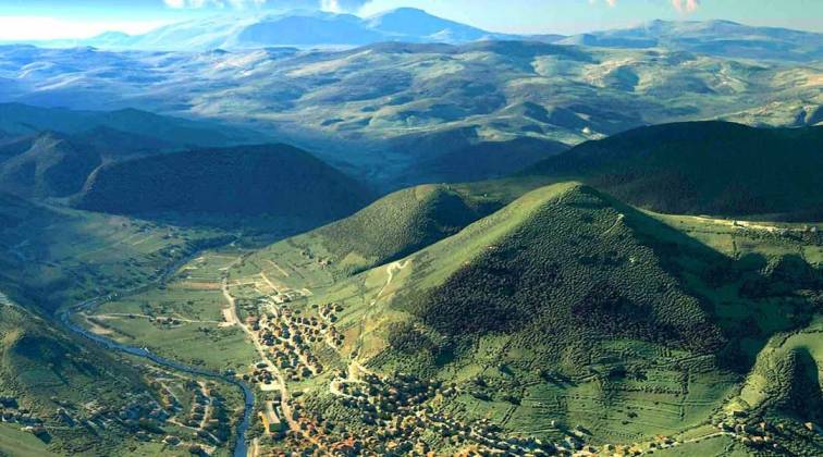 Sightseeing stop in Bosnian Pyramids, Bosnia-Herzegovina for your private car transfer Dubrovnik > Doboj | Monterrasol Transfers