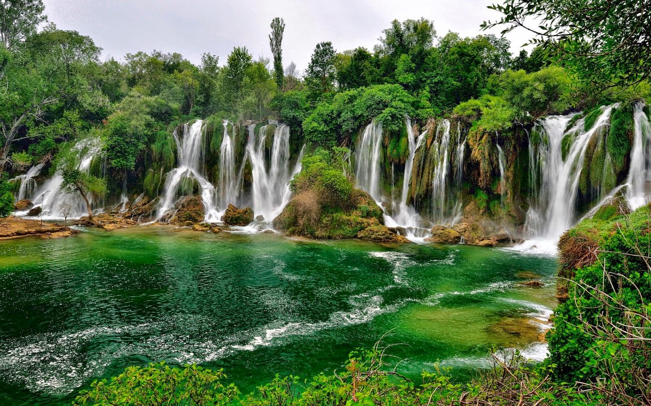 Sightseeing stop in Kravica, Bosnia-Herzegovina for your private car transfer Budva > Pocitelj | Monterrasol Transfers