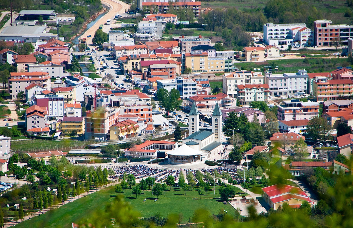 Sightseeing stop in Međugorje (Medjugorje), Bosnia-Herzegovina for your private car transfer Budva > Banja Luka | Monterrasol Transfers