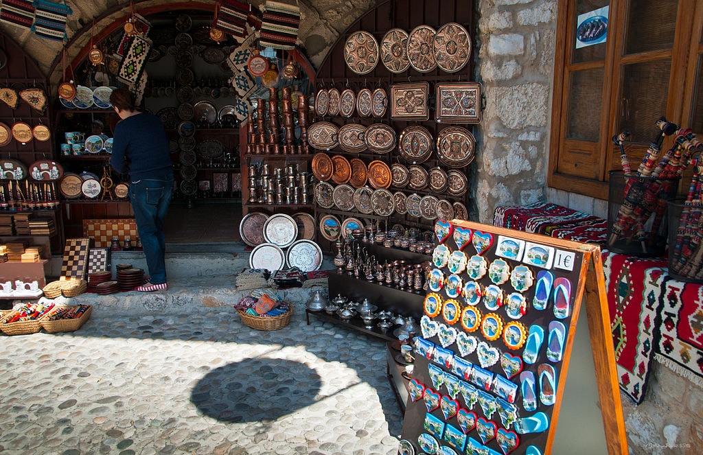Sightseeing stop in Mostar, Bosnia-Herzegovina for your private car transfer Kotor > Jajce | Monterrasol Transfers