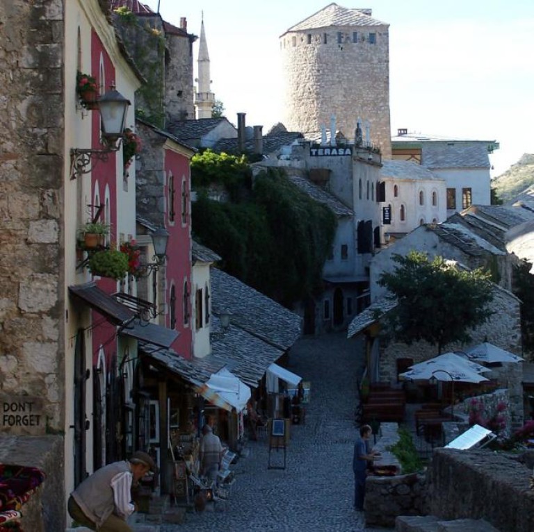Sightseeing stop in Mostar, Bosnia-Herzegovina for your private car transfer Budva > Jajce | Monterrasol Transfers