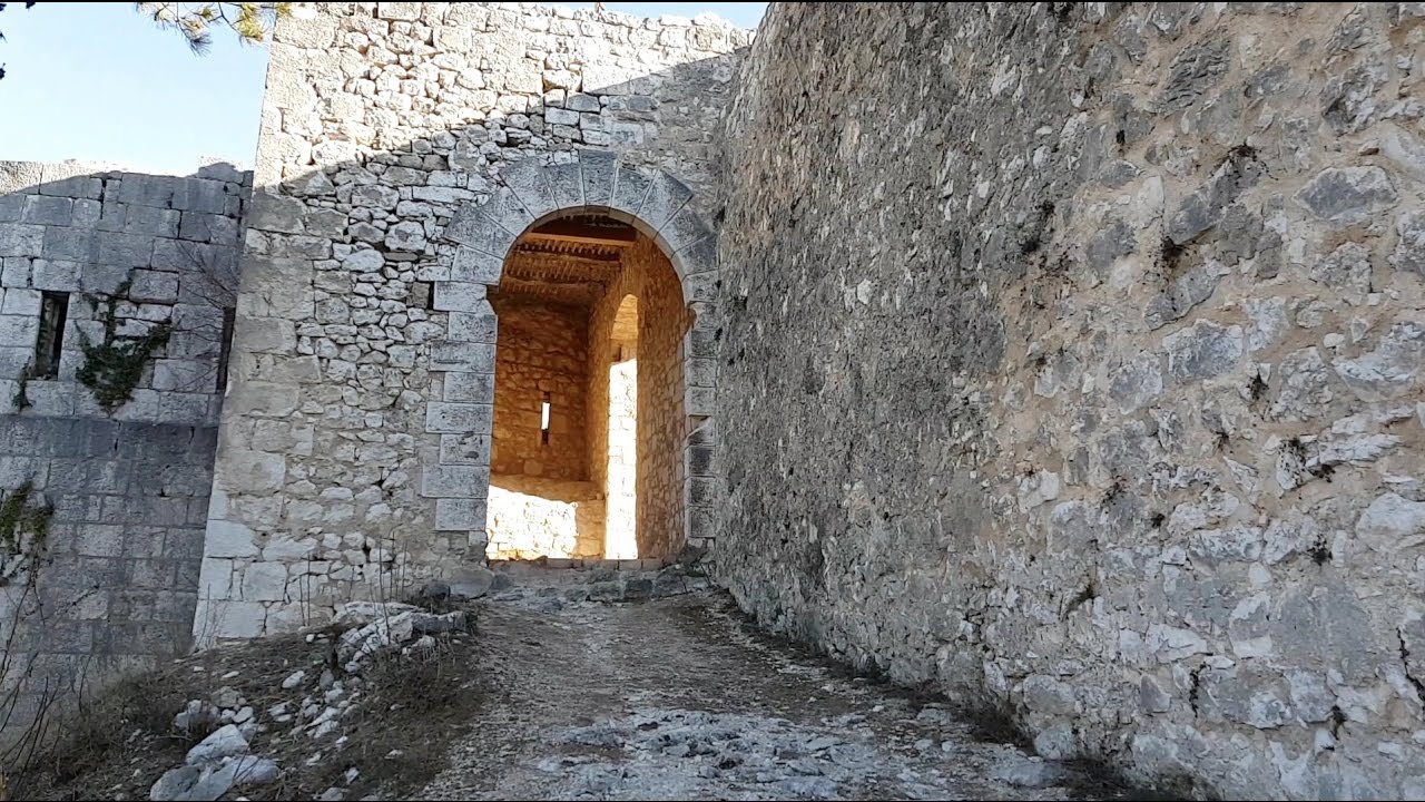 Sightseeing stop in Stolac, Bosnia-Herzegovina for your private car transfer Petrovac > Mostar | Monterrasol Transfers