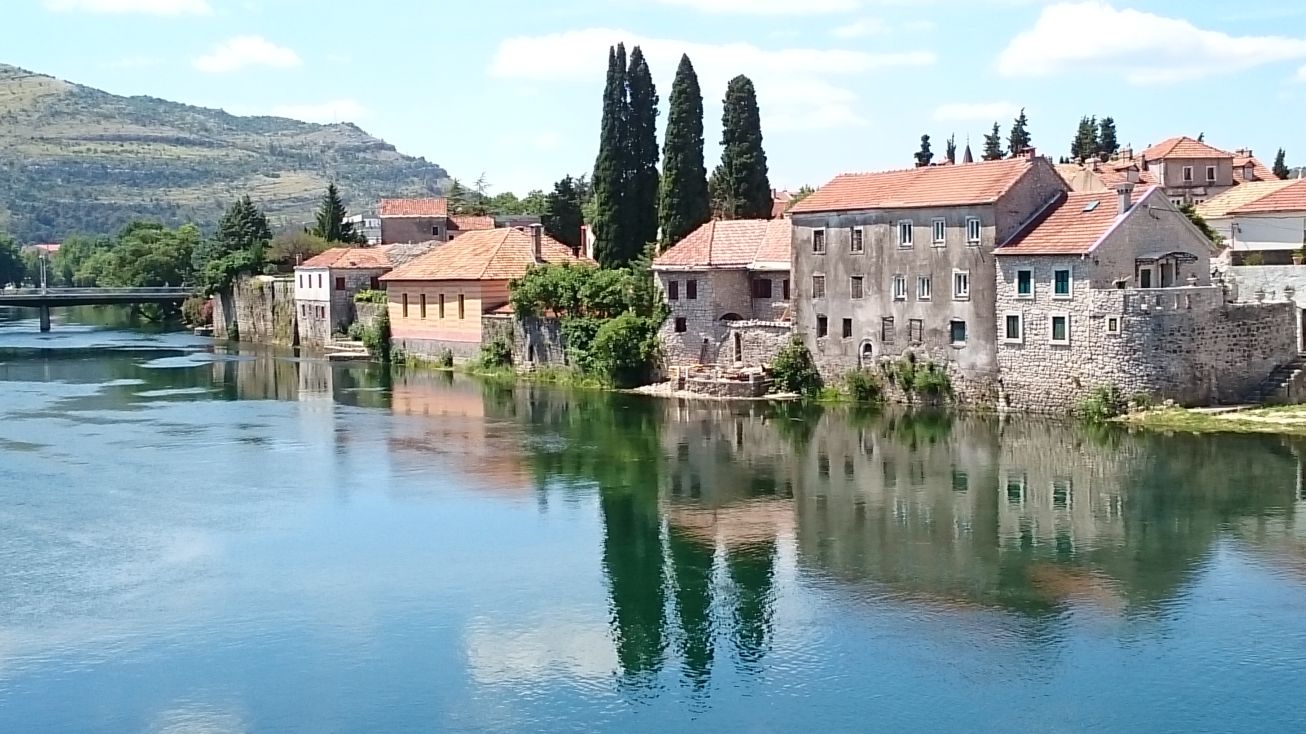 Sightseeing stop in Trebinje, Bosnia-Herzegovina for your private car transfer Petrovac > Mostar | Monterrasol Transfers