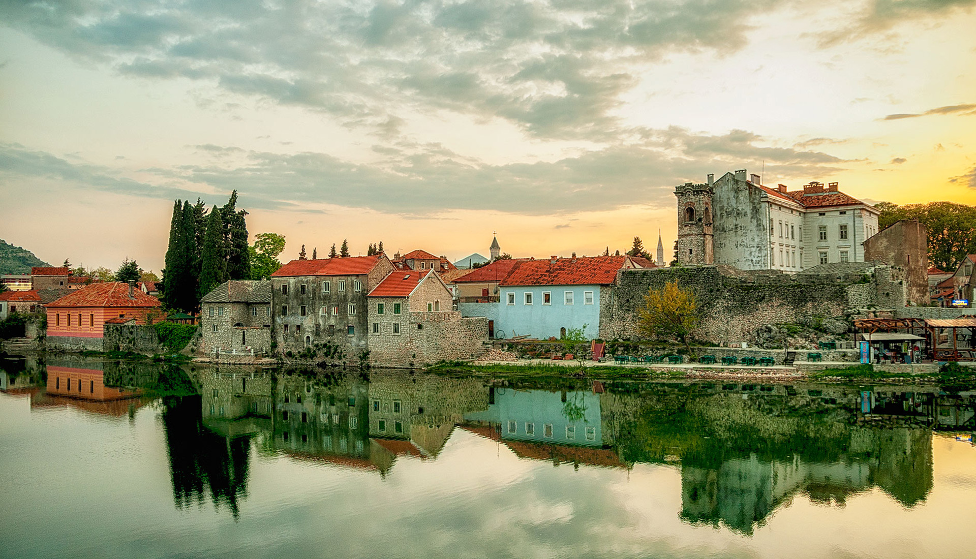 Sightseeing stop in Trebinje, Bosnia-Herzegovina for your private car transfer Kotor > Vjetrenica cave | Monterrasol Transfers