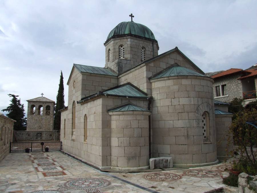 Sightseeing stop in Tvrdoš (Tvrdos), Bosnia-Herzegovina for your private car transfer Budva > Banja Luka | Monterrasol Transfers