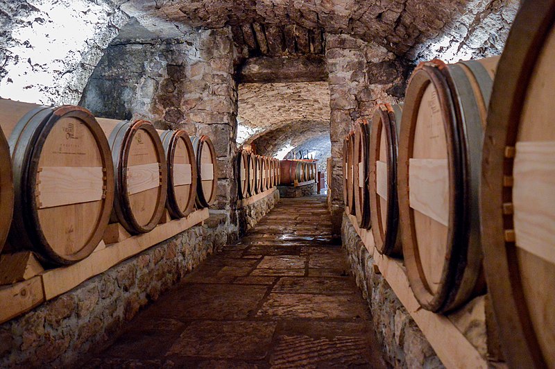 Sightseeing stop in Tvrdoš (Tvrdos), Bosnia-Herzegovina for your private car transfer Podgorica > Vjetrenica cave | Monterrasol Transfers