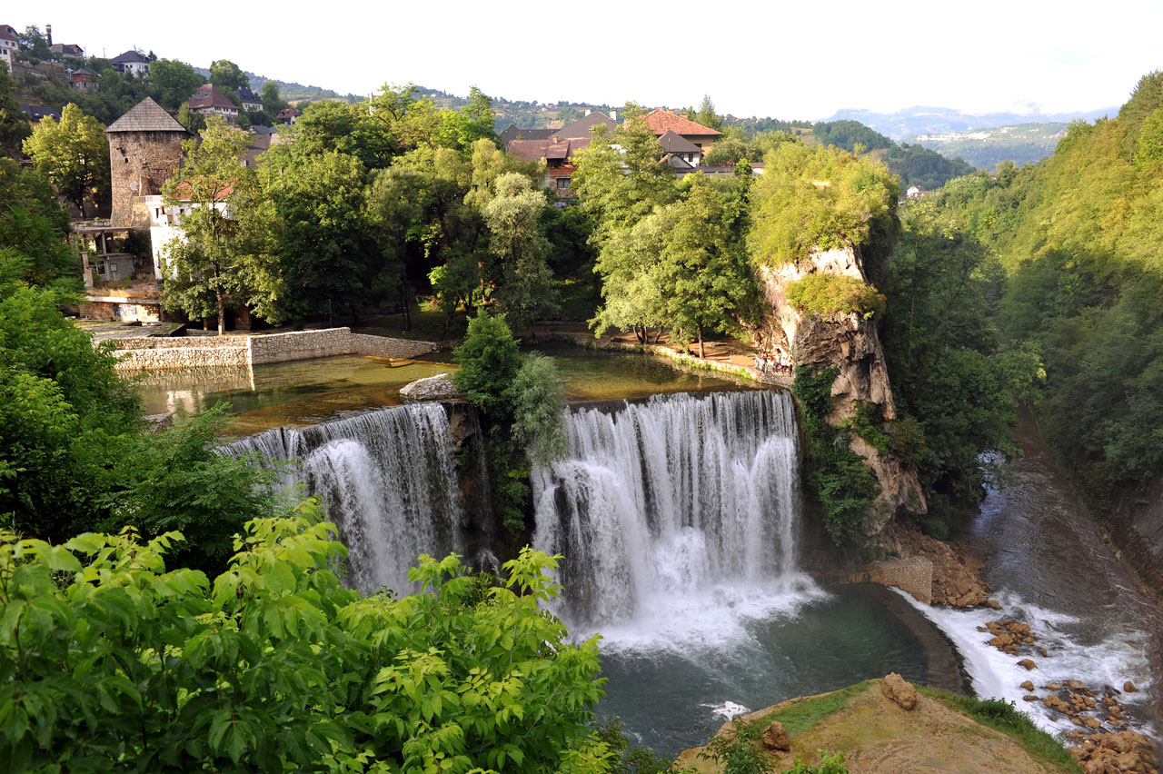 Sightseeing stop in Jajce, Bosnia-Herzegovina for your private car transfer Meljine > Banja Luka | Monterrasol Transfers