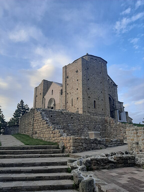 Sightseeing stop in Đurđevi Stupovi (Durdevi Stupovi), Serbia for your private car transfer Budva > Belgrade | Monterrasol Transfers