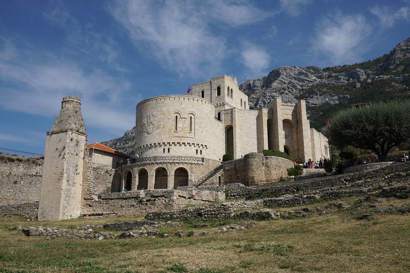 Sightseeing stop in Krujë (Kruje), Albania for your private car transfer Ohrid > Kotor | Monterrasol Transfers