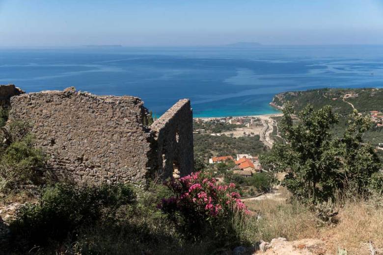 Sightseeing stop in Himarë (Himare), Albania for your private car transfer Podgorica > Ksamil | Monterrasol Transfers