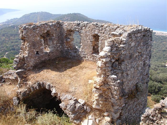 Sightseeing stop in Himarë (Himare), Albania for your private car transfer Borsh > Podgorica | Monterrasol Transfers